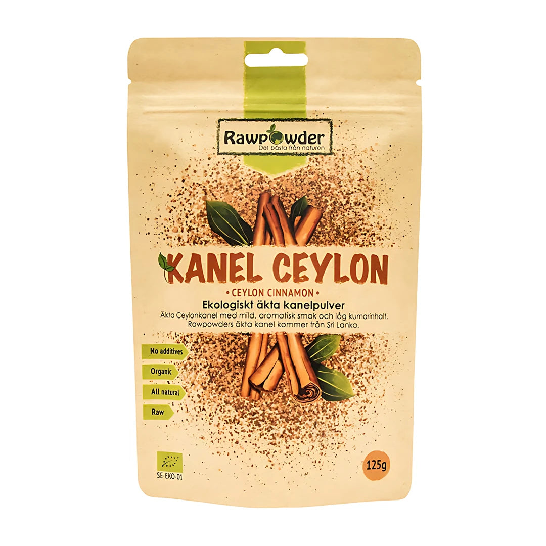 Rawpowder Kanel Ceylon 125 g ekologiskt kanelpulver, förpackat i en beige påse med bilder av kanelstänger och gröna blad.