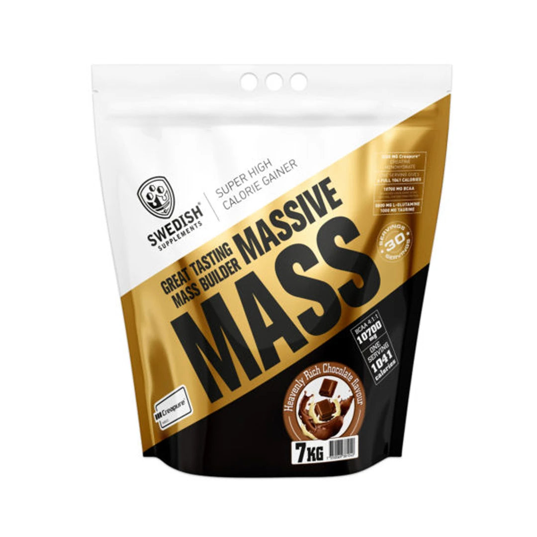 Swedish Supplements Massive Mass 7 kg gainer i en vit, guld och svart påse med smaken Heavenly Rich Chocolate.
