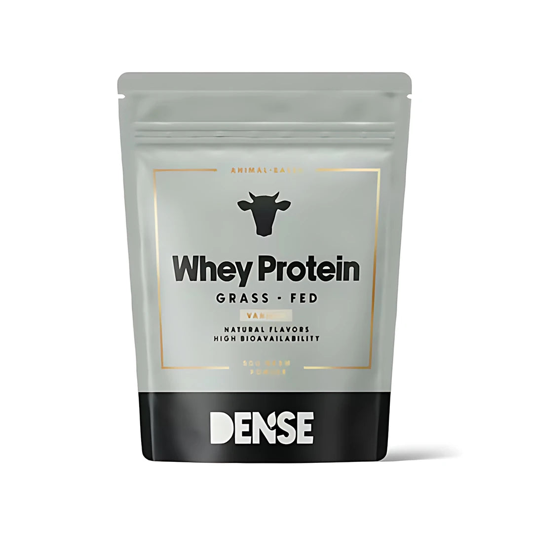Dense Vassleprotein 500 g i en grå och svart påse med guldiga detaljer för smaken vanilj., bild 1 av 3