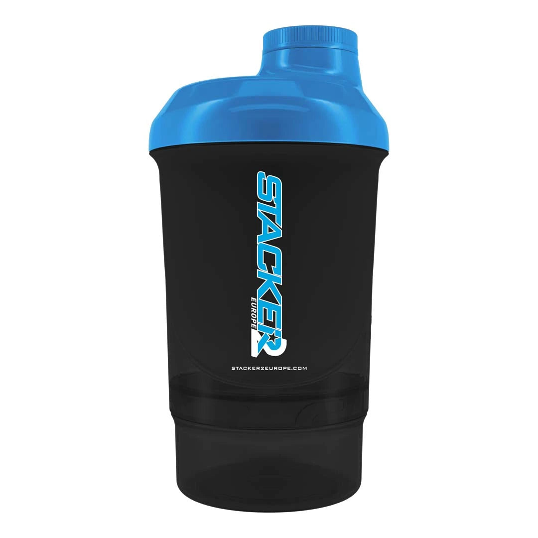 Stacker2 Europe Shaker Bottle 300 ml, en liten svart plastshaker med blått skruvlock.