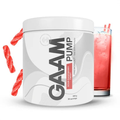GAAM PUMP 300 g pre-workout pulver i vit burk med röd dryck och hallongodisar för smaken Sour Raspberry Twist.
