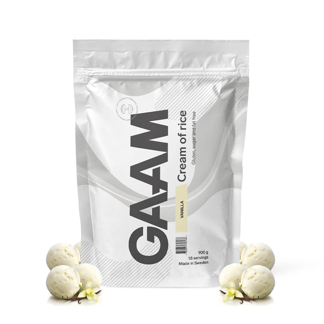 GAAM Cream of Rice 900 g kolhydratspulver i en vit påse med vaniljsmak, omgiven av glasskulor.