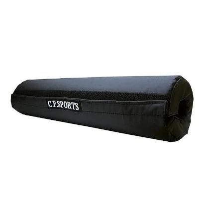 C.P. Sports Barbell Squat Pad 10 cm, ett svart nackskydd för skivstång i kraftig nylon med kardborreförslutning.
