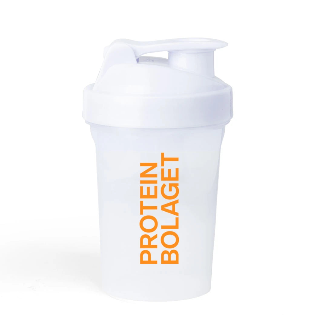 Proteinbolaget Shaker 600 ml i vit färg med orange text, en modern och stilren träningsaccessoar med skruvkork.