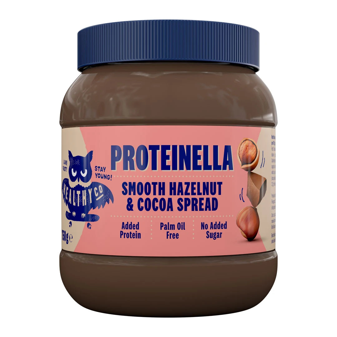 HealthyCo Proteinella 750 g hasselnötskräm i en stor burk med blått lock och rosa etikett för smaken Smooth Hazelnut & Cocoa.