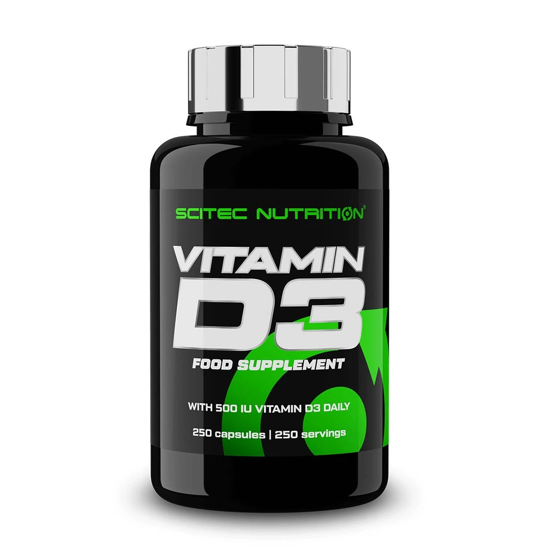 Scitec Nutrition Vitamin D3 250 caps i en svart burk med silvrigt lock och grön text, ett kosttillskott för immunsystem och muskler.