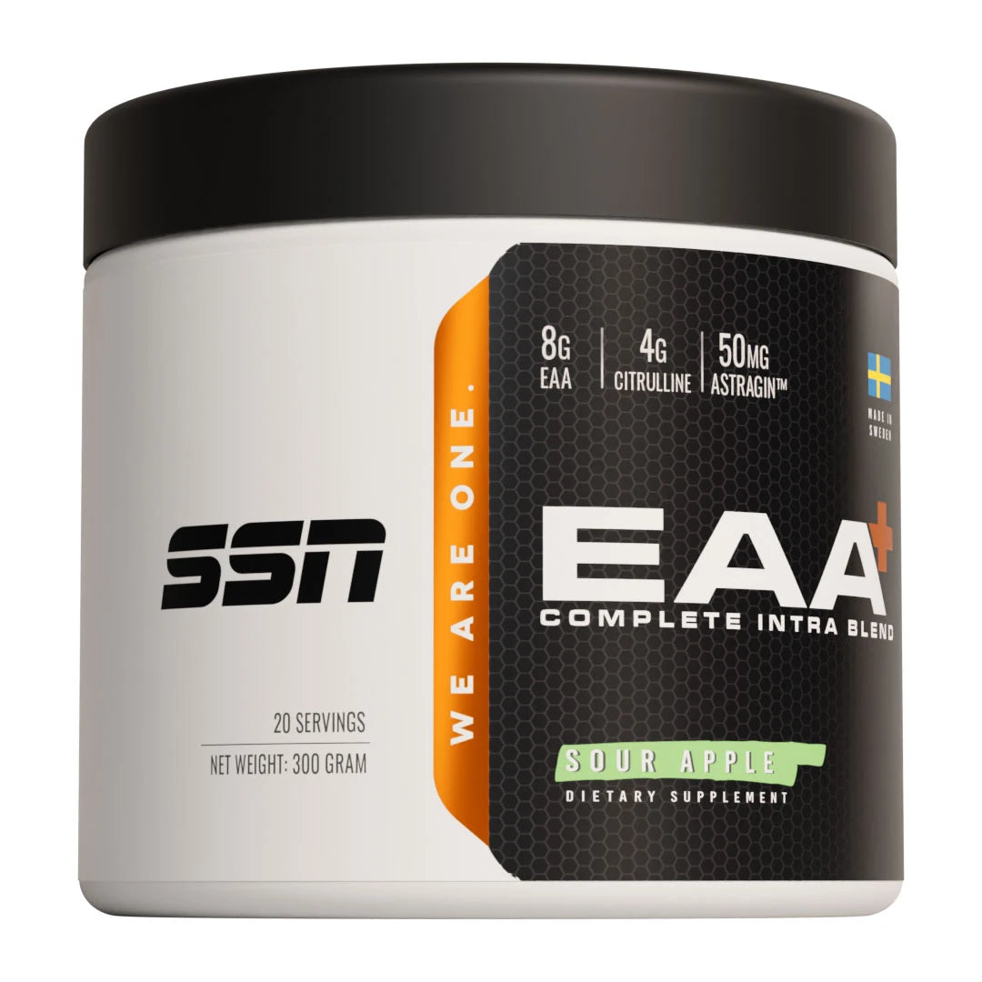 SSN EAA+ 300 g aminosyror i en vit burk med svarta detaljer för smaken Sour Apple.