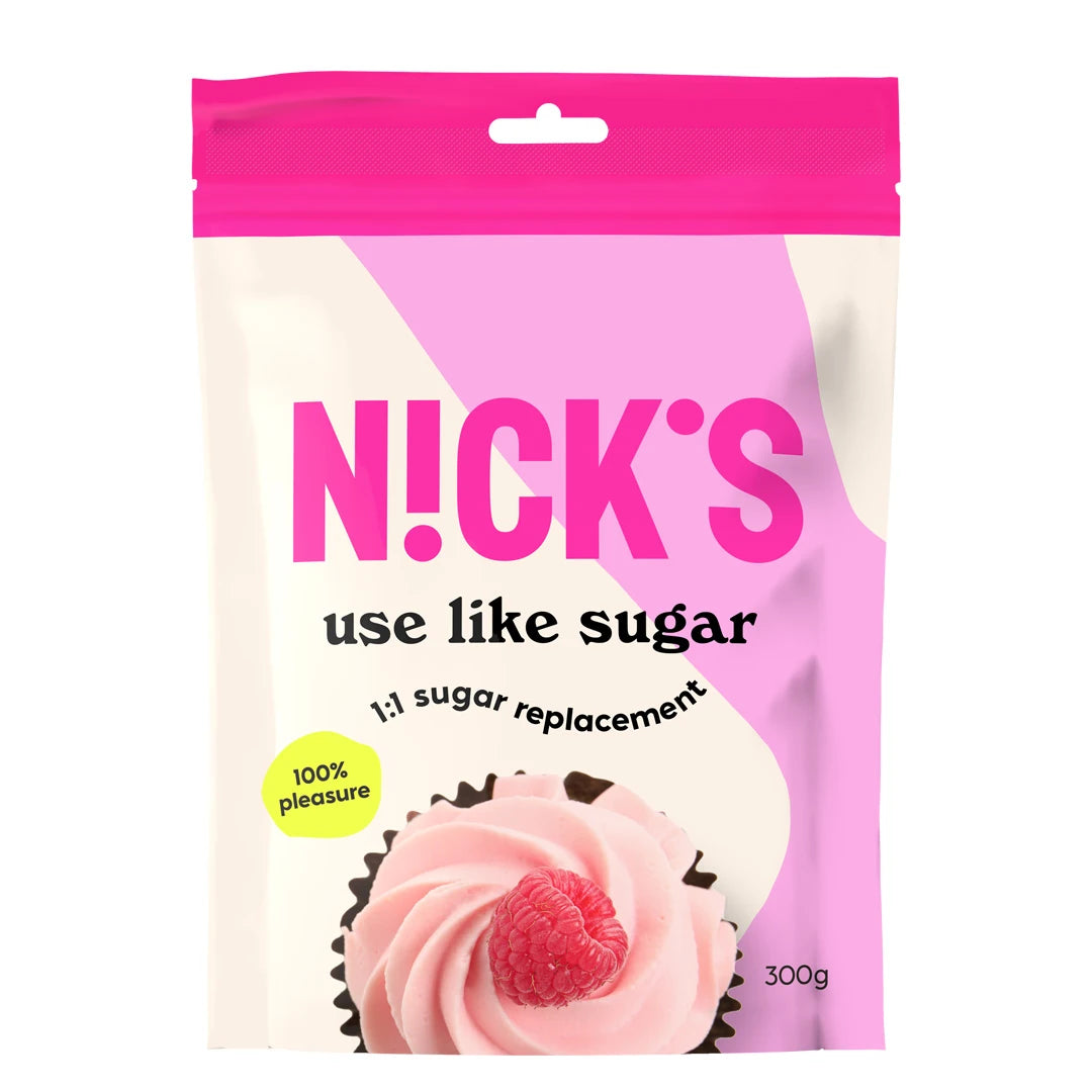 Nicks Use Like Sugar 300 g Sockerersättning i en vit och rosa förpackning med bild på en cupcake med hallon.
