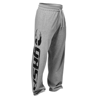 GASP Sweat Pants Greymelange är gråmelerade träningsbyxor med lös passform och en stor svart logga längs höger ben.