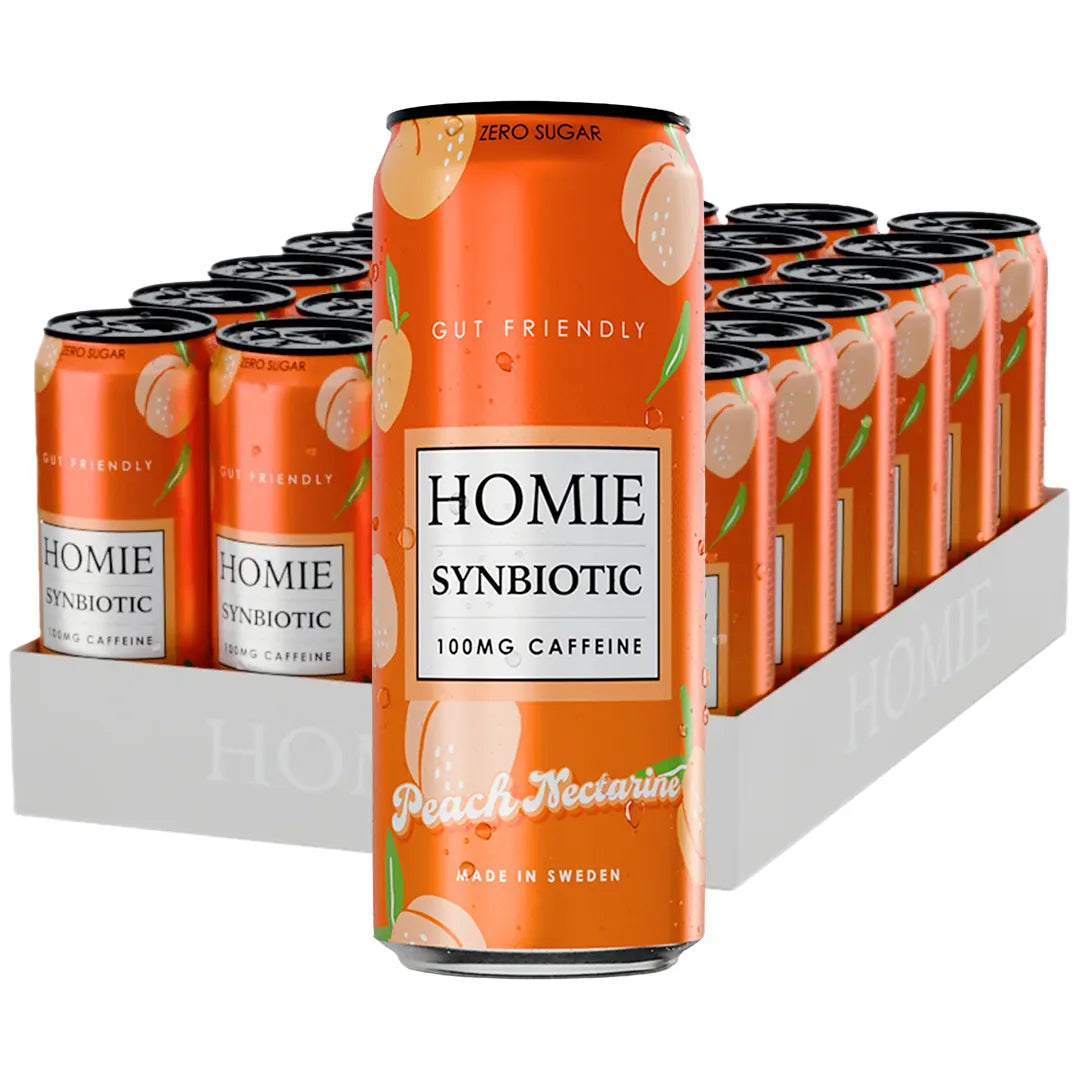 24 x Homie Wake Up Synbiotic 330 ml Peach Nectarine i ett vitt flak med brandgula burkar dekorerade med persikor.