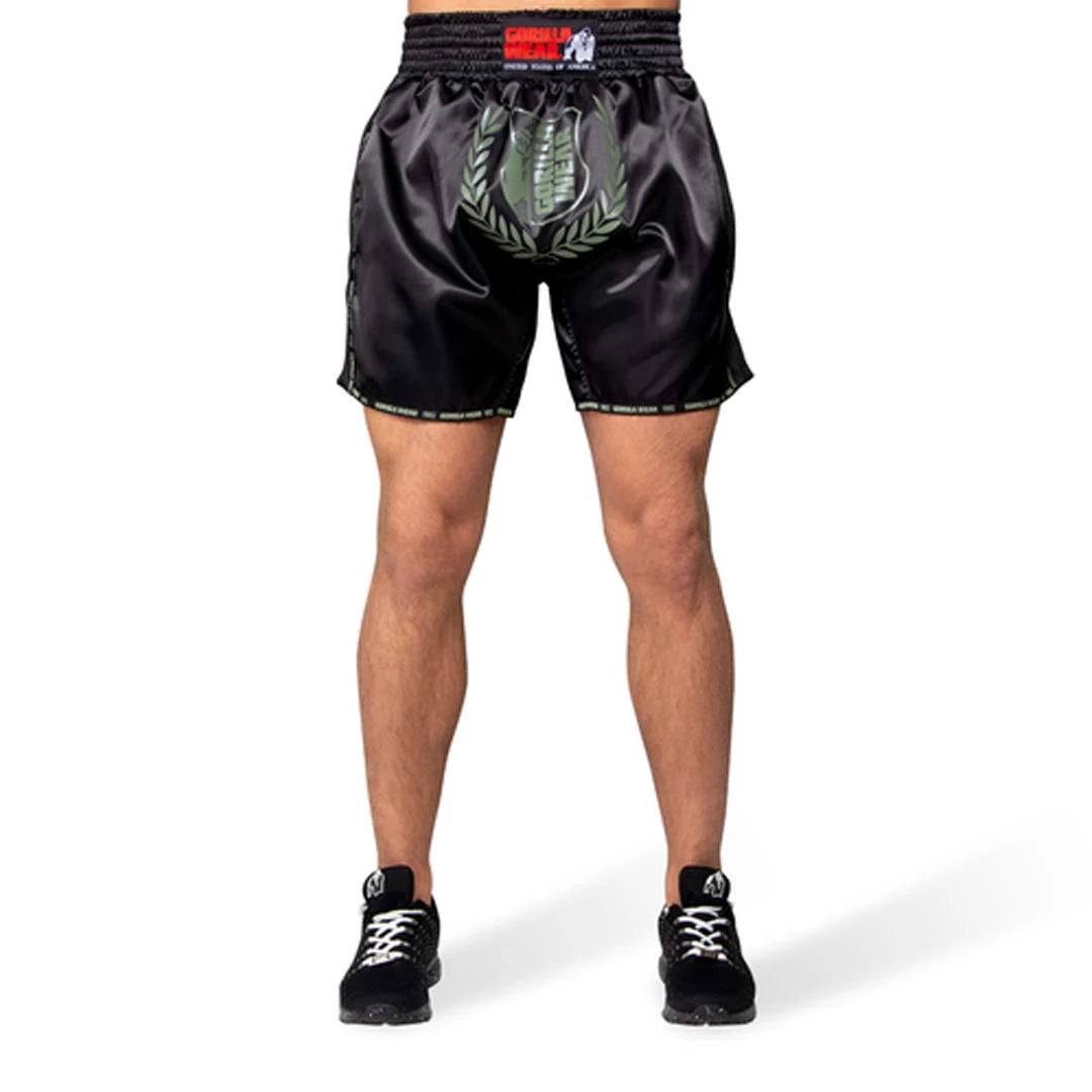Gorilla Wear Murdo Muay Thai / Kickboxing Shorts Army Green Camo i svart glansig polyester med stor logotyp framtill., bild 2 av 3