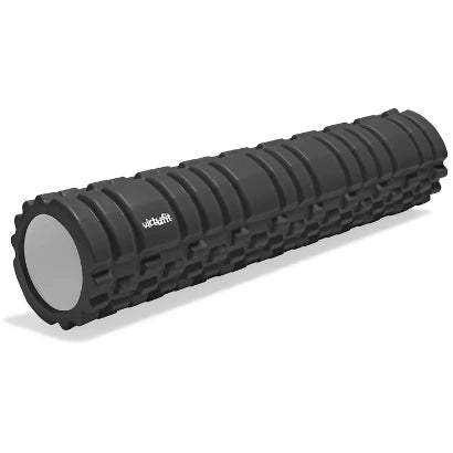 Virtufit Foam Roller 62 cm Rosa, en svart texturerad massagerulle i PVC och EVA för muskelåterhämtning.