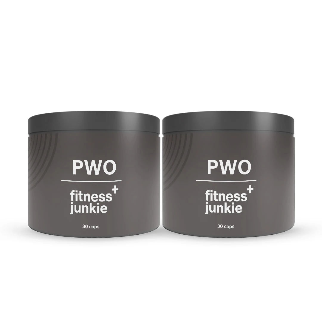2 x fitnessjunkie PWO 30 caps i två mörkgrå burkar med vit text för prestationshöjande kapslar.
