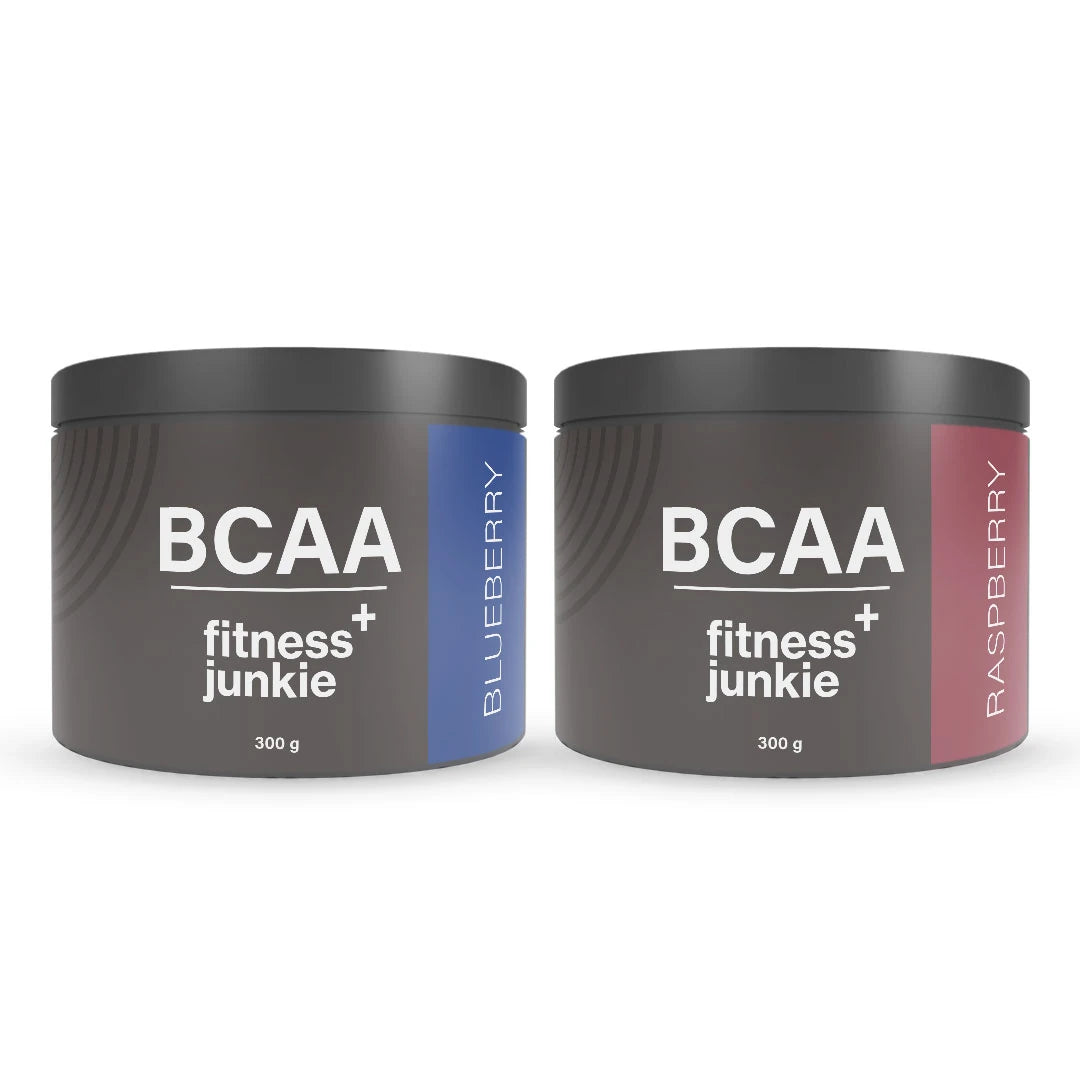 2 x fitnessjunkie BCAA 300 g aminosyror i två mörkgrå burkar med smaker Blueberry och Raspberry.