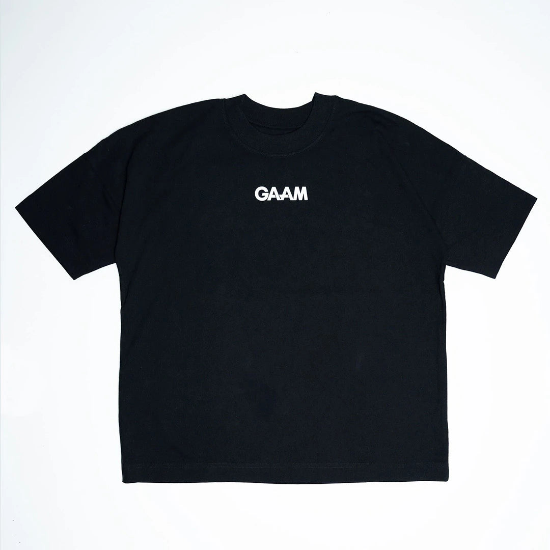 GAAM Oversize T-shirt Black i 100 % bomull med en centrerad vit logotyp på bröstet., bild 1 av 1