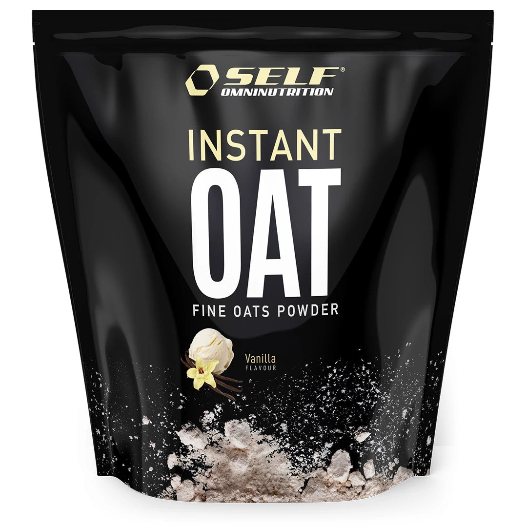 Self Omninutrition Instant Oat 1 kg havremjöl i en svart påse med smaken Vanilla.