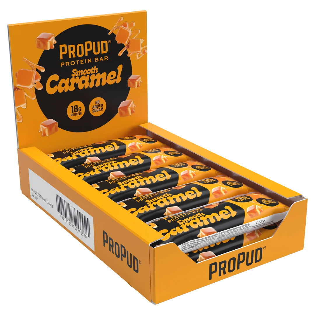12 x NJIE ProPud Proteinbar 55 g Smooth Caramel i en orange displaylåda med svarta detaljer.