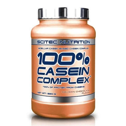 Scitec Nutrition 100% Casein Complex 2.35 kg kaseinprotein i en kopparfärgad burk med silvrigt lock och mörkblå text.