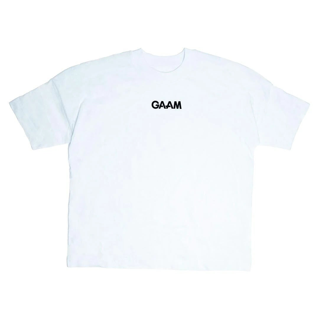 GAAM Oversize T-shirt White i 100 % bomull med en svart logotyp centrerad på bröstet., bild 1 av 1