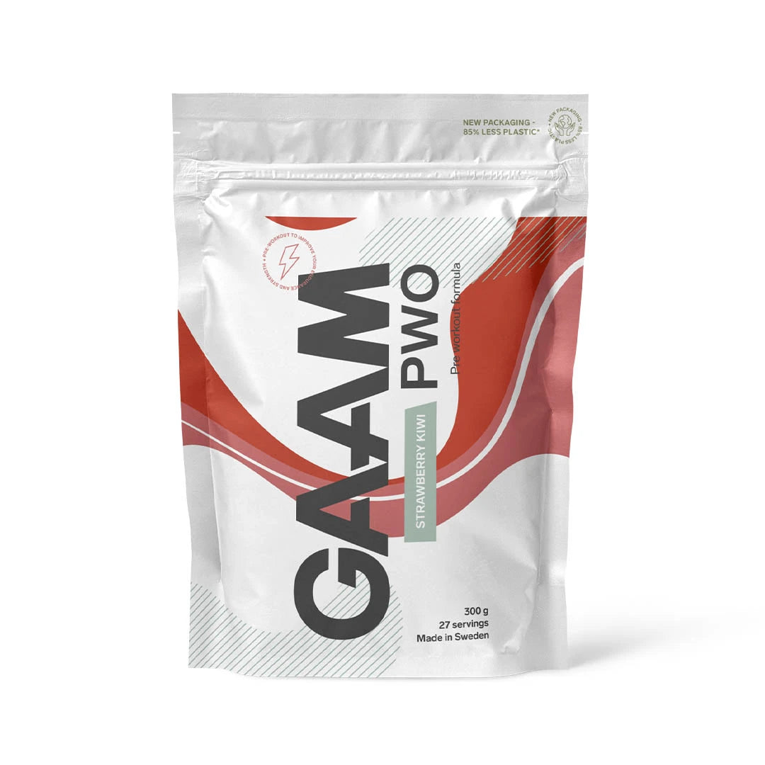 GAAM PWO 300 g prestationshöjare i pulverform, vit påse med röda detaljer och text för smaken Strawberry Kiwi.