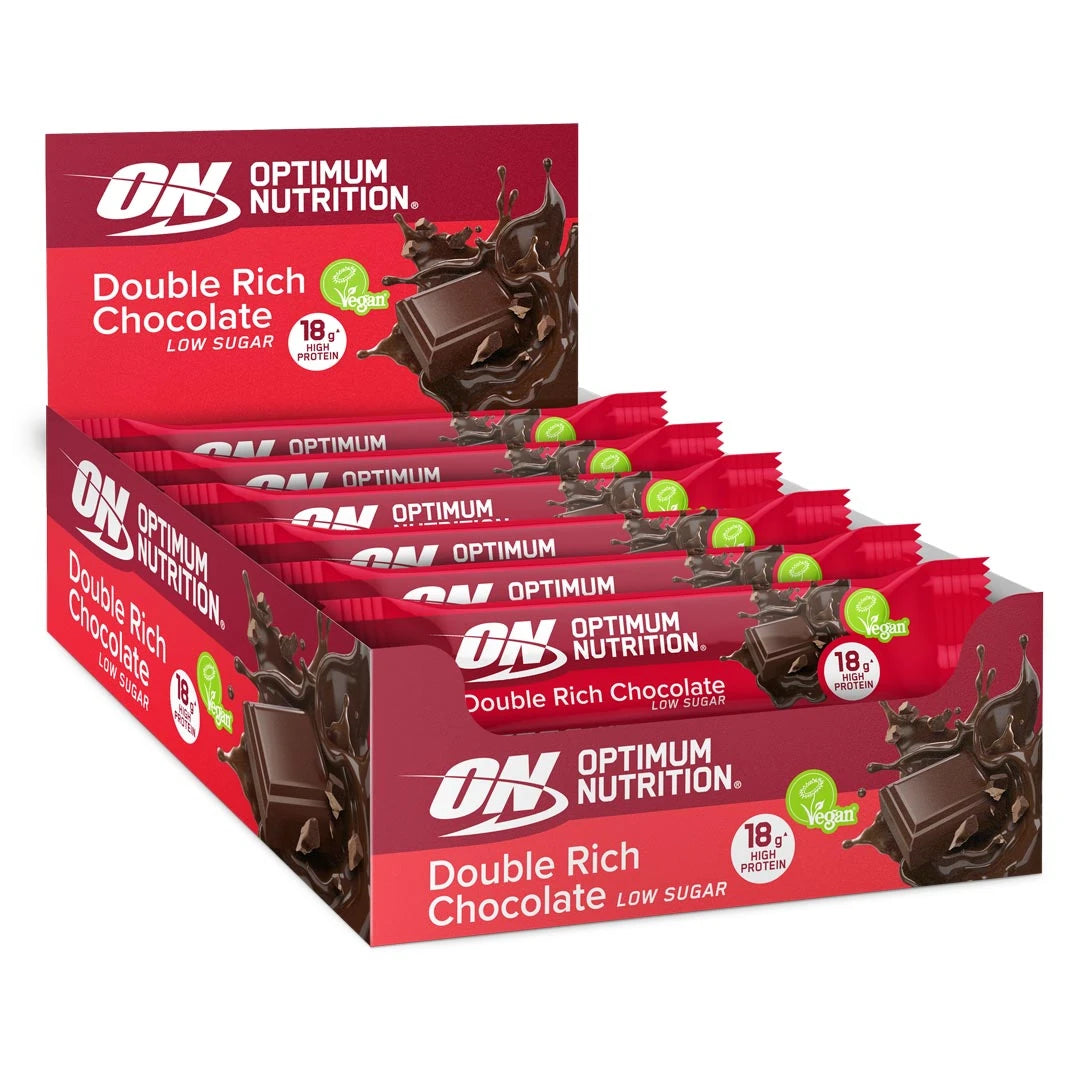 12 x Optimum Nutrition Vegan Protein Bar 60 g Mixlåda i en röd låda med chokladdetaljer för smaken Double Rich Chocolate.