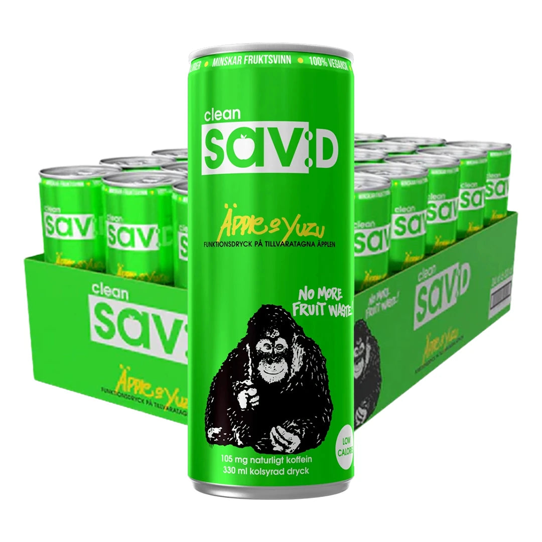 24 x Clean Sav:D 330 ml Äpple Yuzu i ett grönt flak med matchande gröna burkar med en apa och vit text.