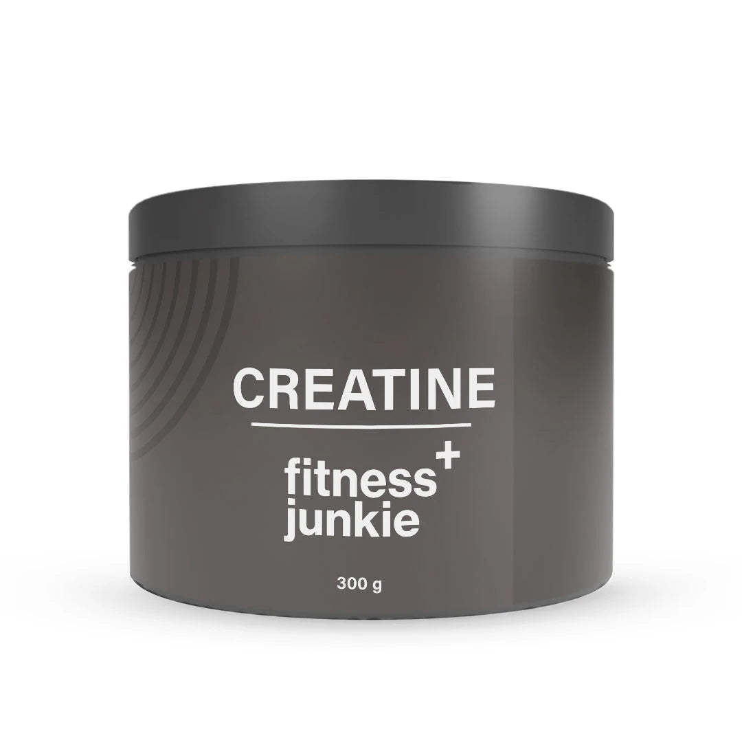fitnessjunkie Creatine 300 g kreatinpulver förpackat i en mörkgrå burk med svart lock och vit text.
