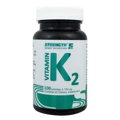 Strength Vitamin K2 100 caps i en svart plastburk med vitt lock och grön text på etiketten.