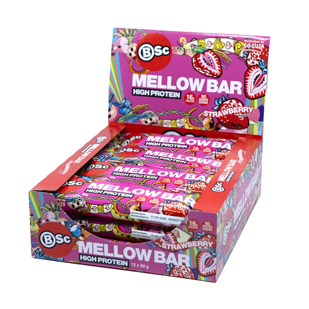 12 x BSc Mellow Bar 50 g Strawberry proteinbars i en färgstark rosa displaylåda.