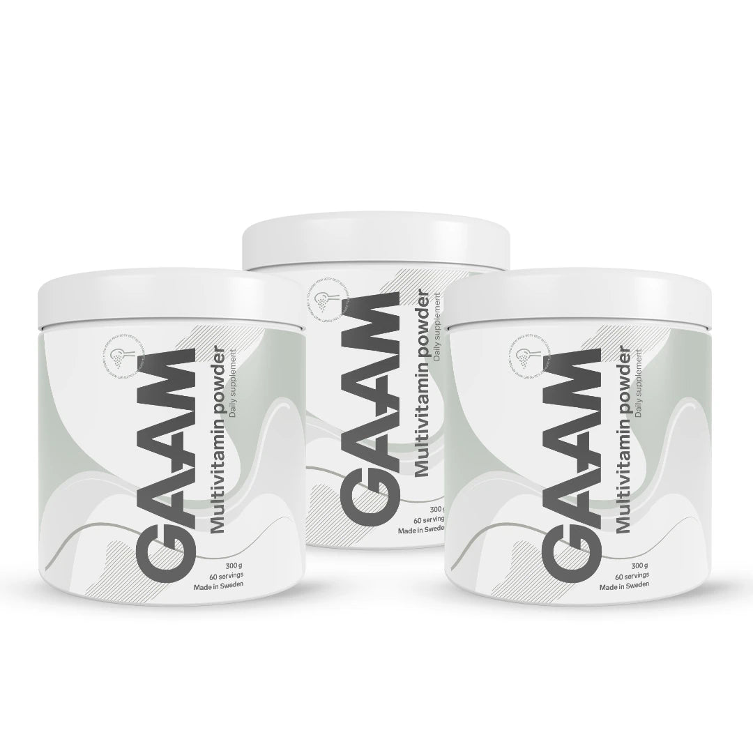 3 x GAAM Multivitamin Powder 300 g i tre vita burkar med gråa detaljer och svart text.