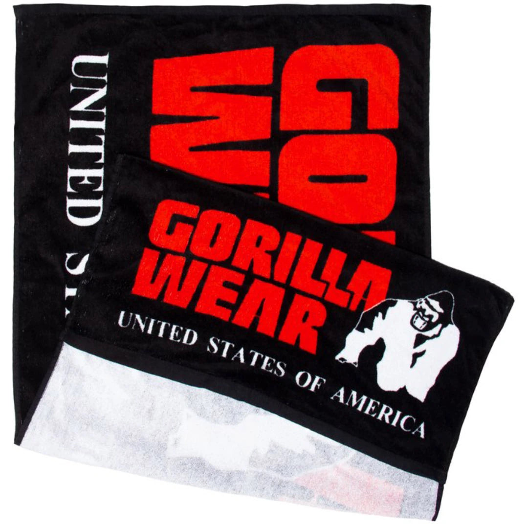 Gorilla Wear Functional Gym Towel Black & Red, svart gymhandduk i bomullsfrotté med rött tryck och smart bänkficka.