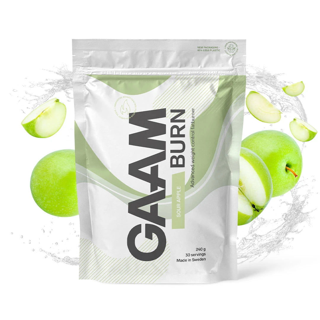 GAAM Burn 240 g fettförbrännare i en vit påse med smaken Sour Apple, omgiven av gröna äpplen och vattenstänk.
