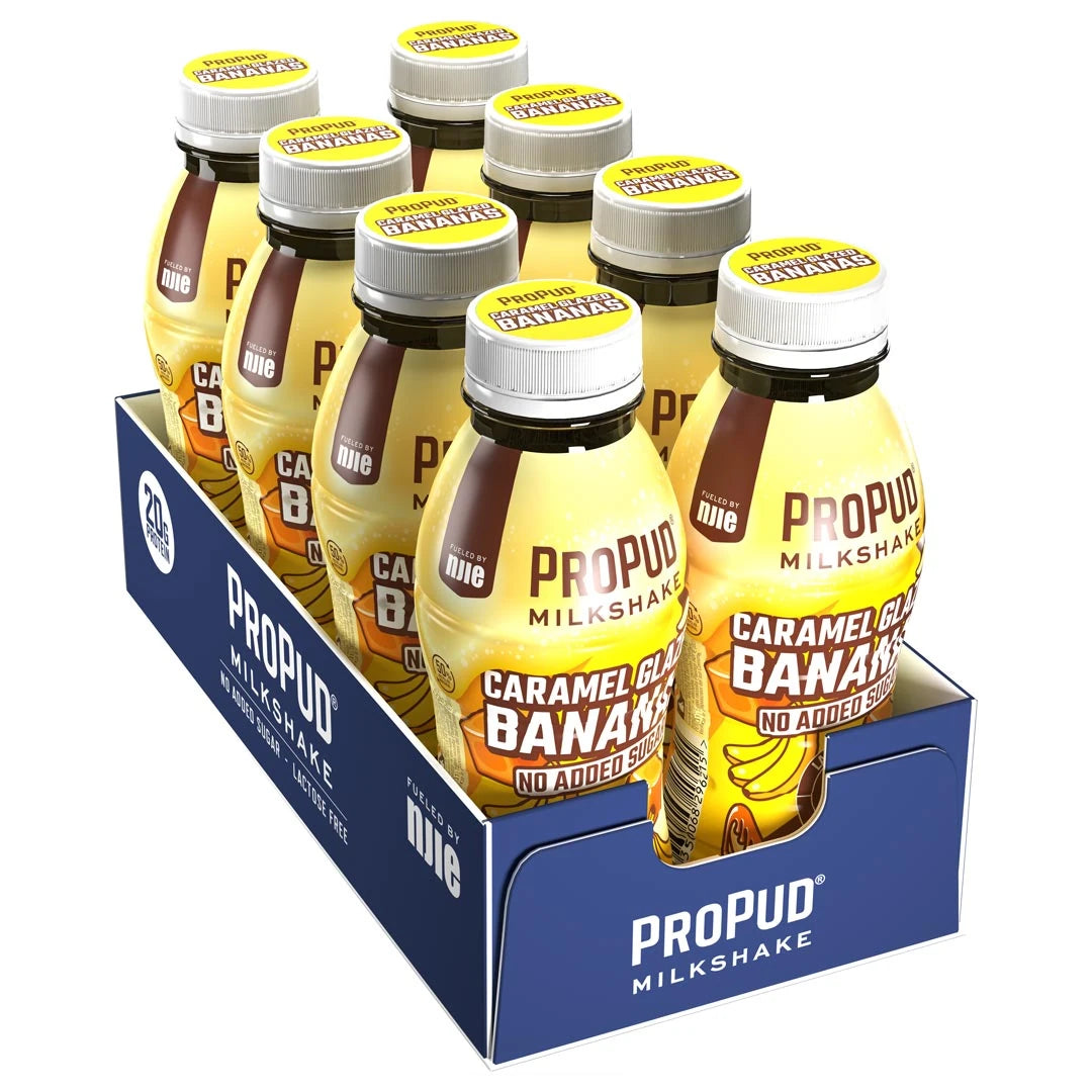 8 x NJIE ProPud Protein Milkshake 330 ml Caramel Glazed Bananas i ett mörkblått flak med gula flaskor.