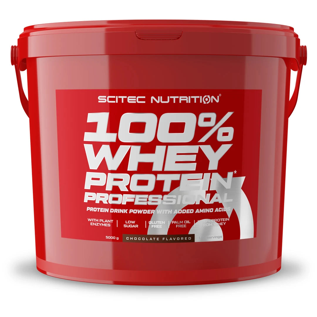 Scitec Nutrition 100% Whey Protein Professional 5 kg proteinpulver förpackat i en stor röd hink.