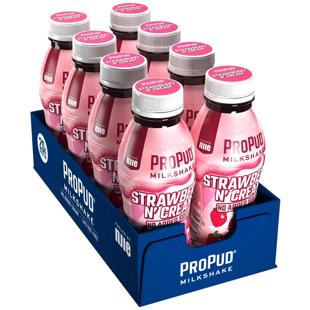 8 x NJIE ProPud Protein Milkshake 330 ml Strawberry & Cream i ett mörkblått flak med åtta rosa flaskor med vit kork.