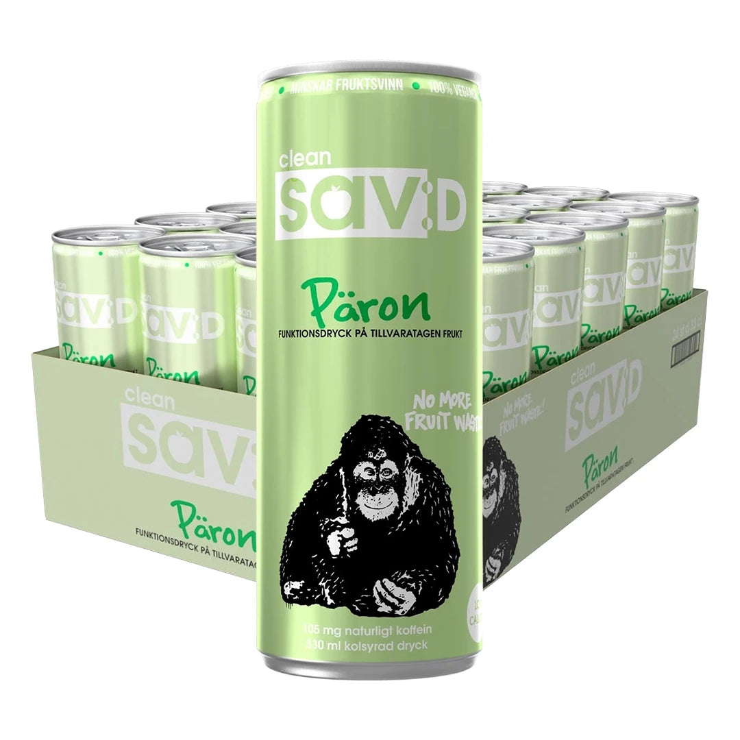 24 x Clean Sav:D 330 ml Päron i ett ljusgrönt flak med matchande ljusgröna burkar med svartvitt apmotiv och vit text.