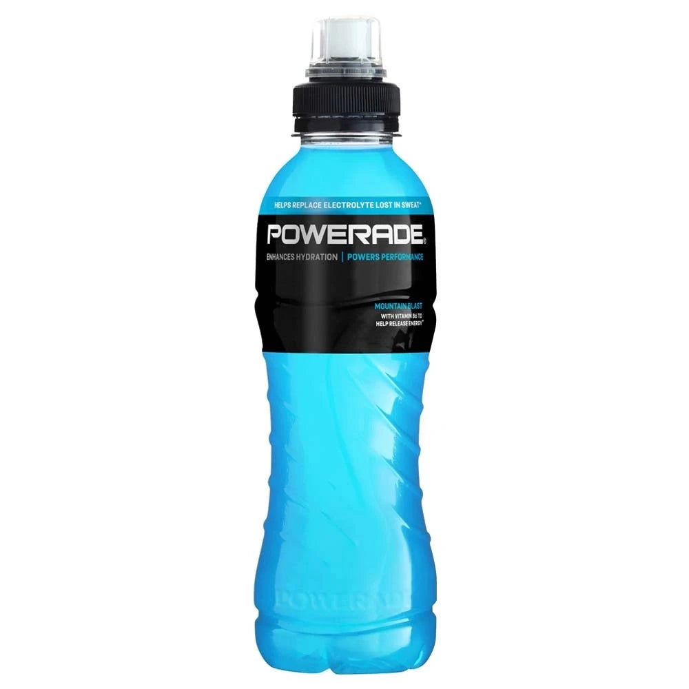 Powerade 500 ml sportdryck i en transparent plastflaska med svart etikett och blå vätska för smaken Mountain Blast., bild 3 av 3