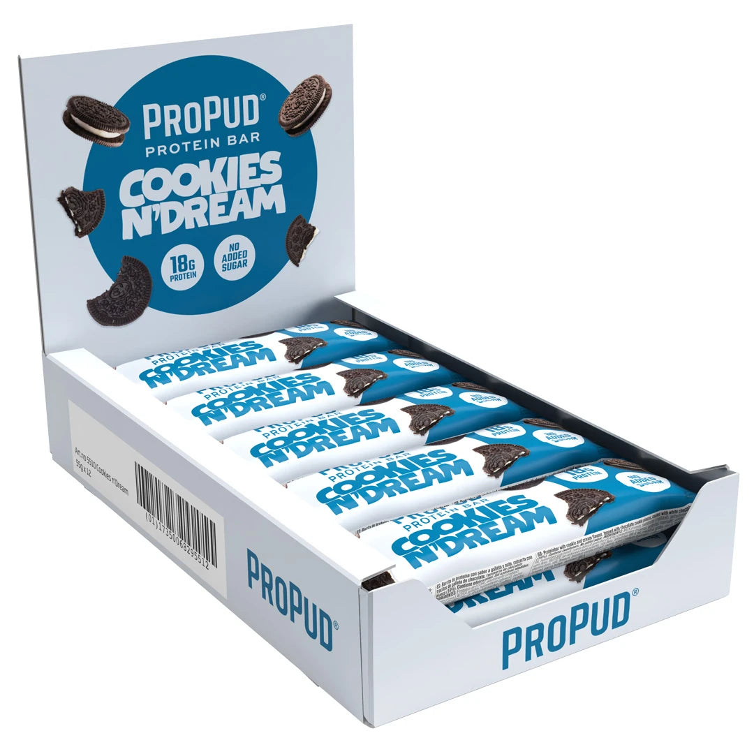 12 x NJIE ProPud Proteinbar 55 g Cookies n' Dream i en vit displaylåda fylld med blåvita bars.
