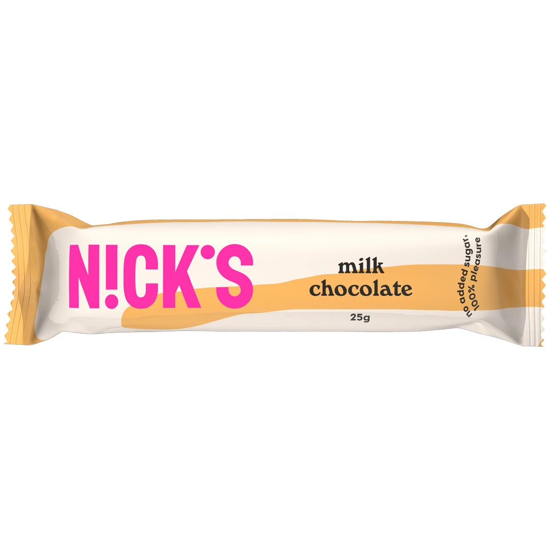 Nicks Milk Chocolate 25 g chokladbar i en vit förpackning med beiga detaljer och rosa logotyp.