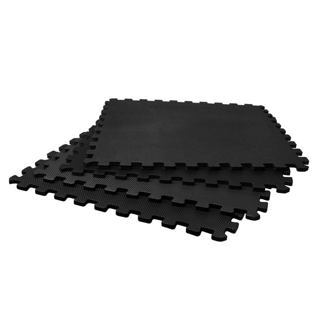Virtufit Puzzle Mat 4 pcs bestående av fyra svarta, staplade pusselmattor i dämpande skum för golvskydd.
