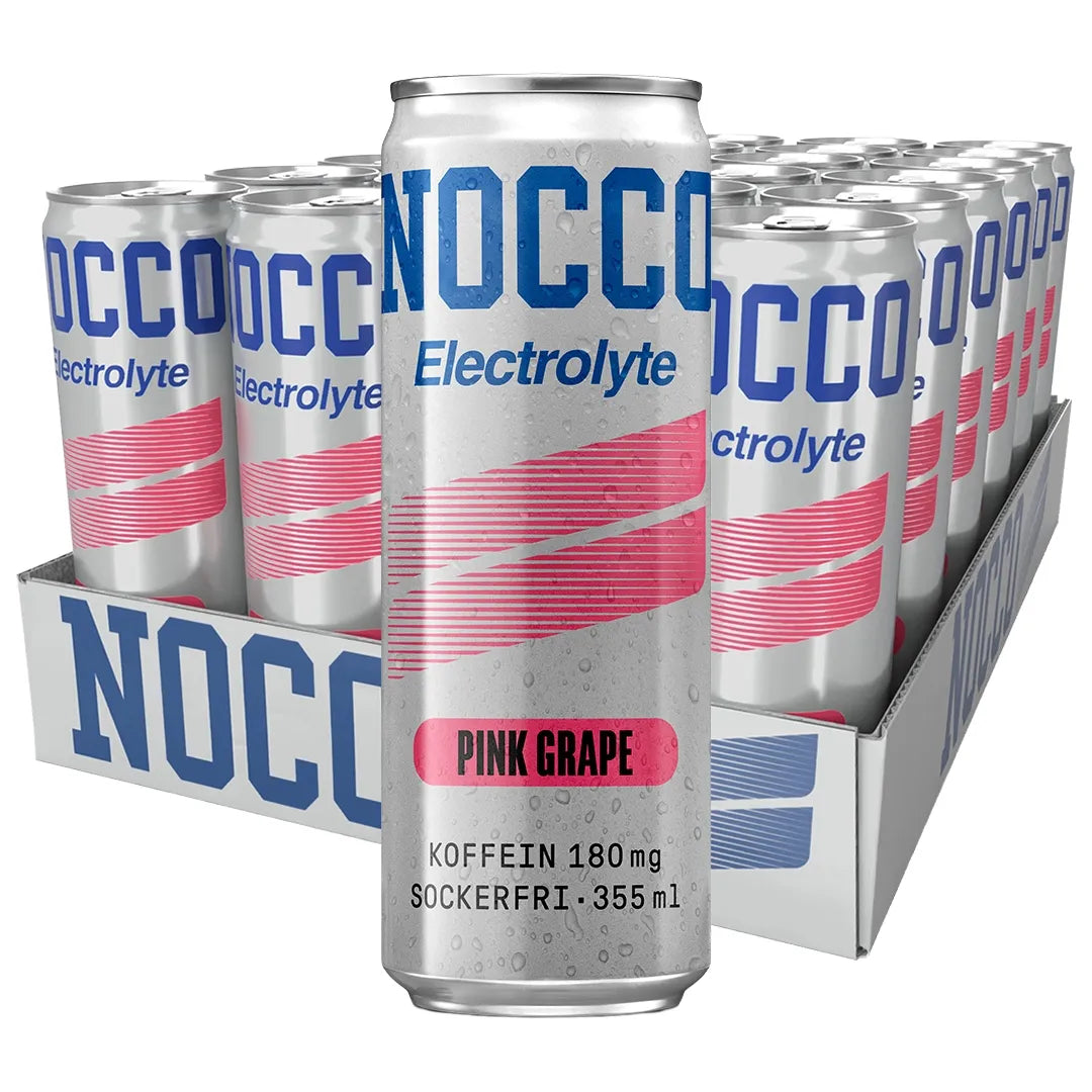24 x NOCCO Electrolyte 355 ml Pink Grape i ett flak med silvriga burkar med rosa och blå detaljer.